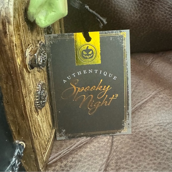 Frankenstein & Bride on Electric Chair - Spooky Night Halloween Decor - Picture 16 of 16